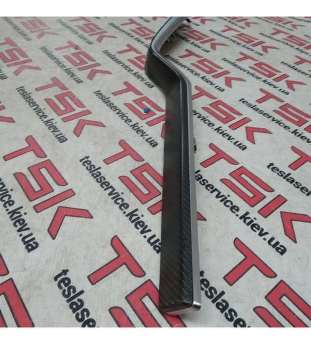 Накладка карты двери передней правой, carbon MX, Tesla Model X (OEM 1035812-11-B)