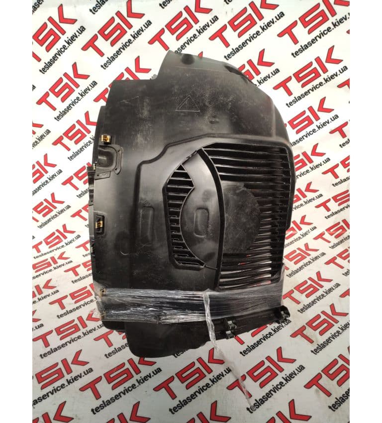 Подкрылок передний правый, передняя часть 4WD, Tesla Model S (OEM 1036889-00-E)