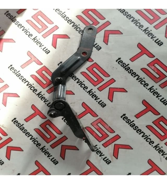 Петля двери задней верхняя правая, Tesla Model X (OEM 1037934-00-L)