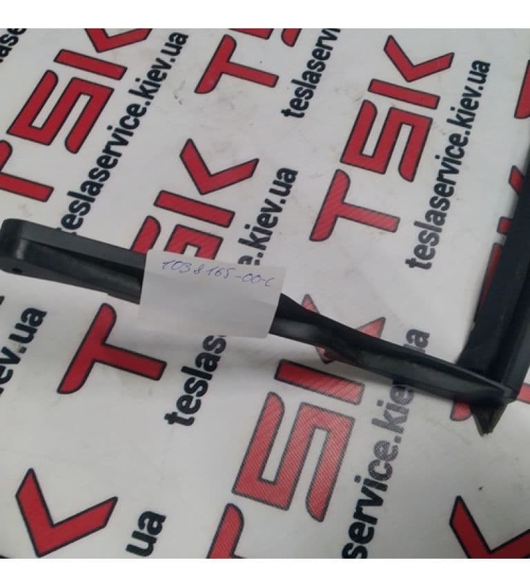 Кронштейн козырька люка, правый {MS_MSR}, Tesla Model S (OEM 1038165-00-C)