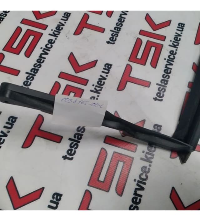 Кронштейн козырька люка, правый {MS_MSR}, Tesla Model S (OEM 1038165-00-C)