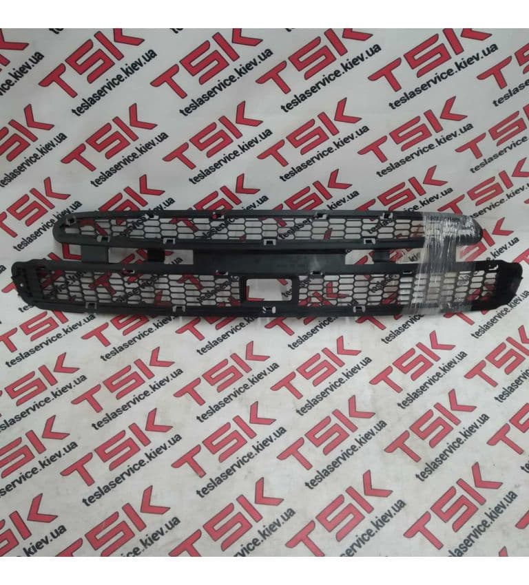Решетка бампера переднего, нижняя (под радар), Tesla Model S (OEM 1038211-00-A)