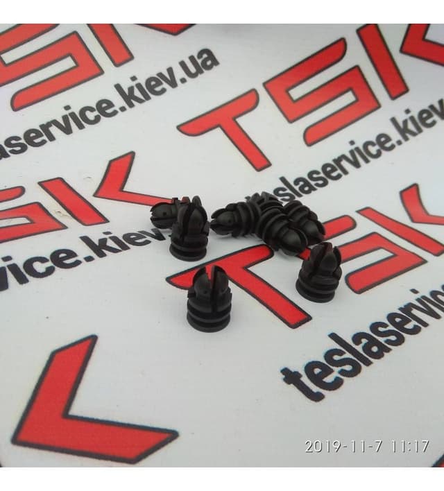 Клипса крепления подкапотного пластика 8X2.5 {MSR_MX}, Tesla Model X (OEM 1038222-00-A)