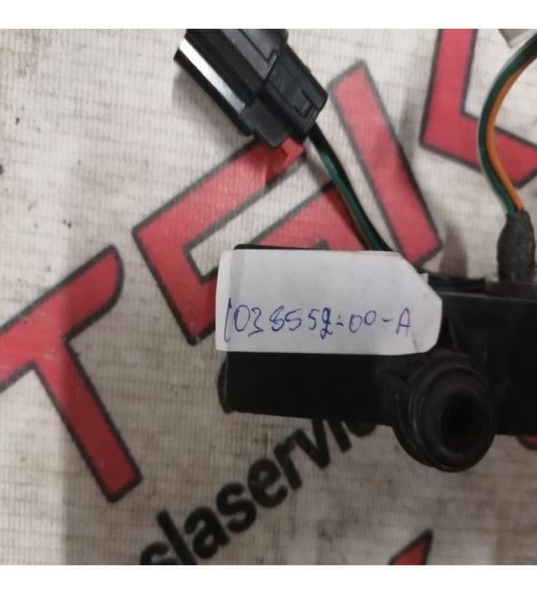 Палец фиксации лючка порта зарядки {MS_MSR}, Tesla Model S (OEM 1038552-00-A)