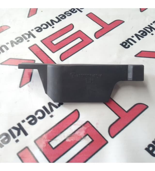 Резинка уплотнительная дверная левая {MS_MSR}, Tesla Model S (OEM 1039364-00-A)