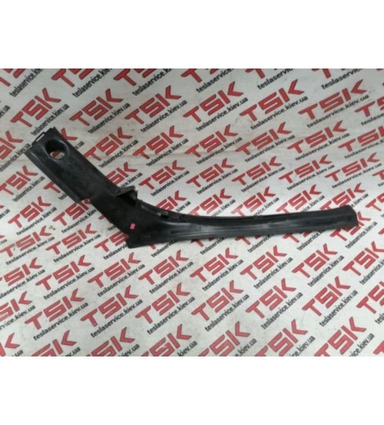 Облицовка багажного проема, правая, Tesla Model X (OEM 1047321-00-E)