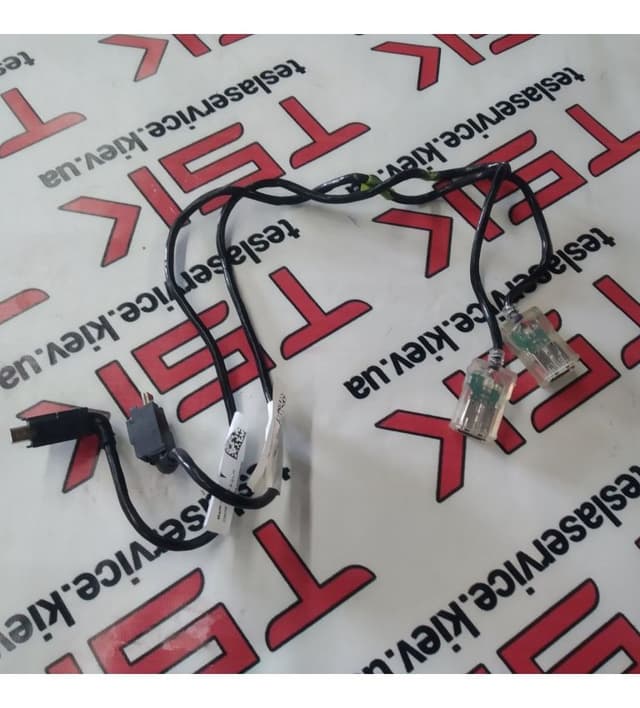 Кабель USB 2-го ряда {MX_MS_MSR}, Tesla Model S (OEM 1047537-00-C)
