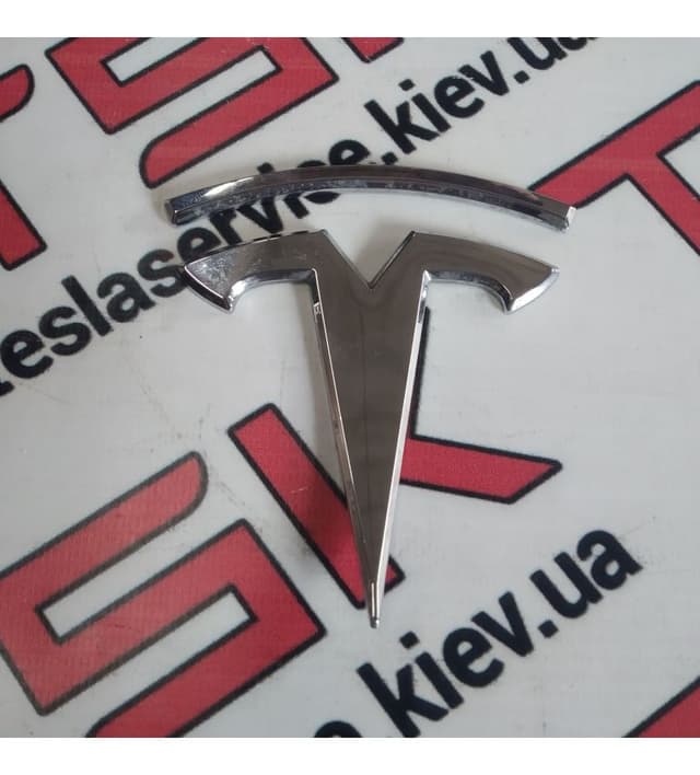 Логотип "Т" крышки багажника, Tesla Model X (OEM 1047854-00-A)