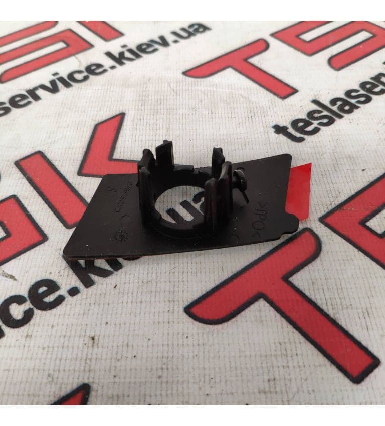 Кронштейн парктроника (1АП) S1, Tesla Model S (OEM 1048516-00-D)
