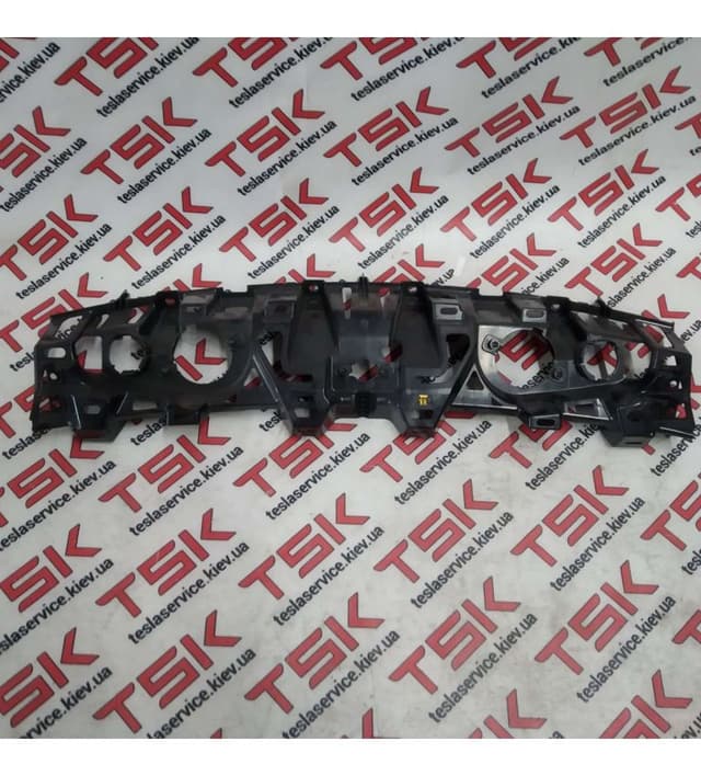 Кронштейн обшивки двери багажника, Tesla Model X (OEM 1050282-00-E)