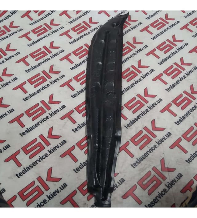 Уплотнитель, шумоизоляция крыла (язык) LH {MS,MSR}, Tesla Model S (OEM 1050419-00-A)