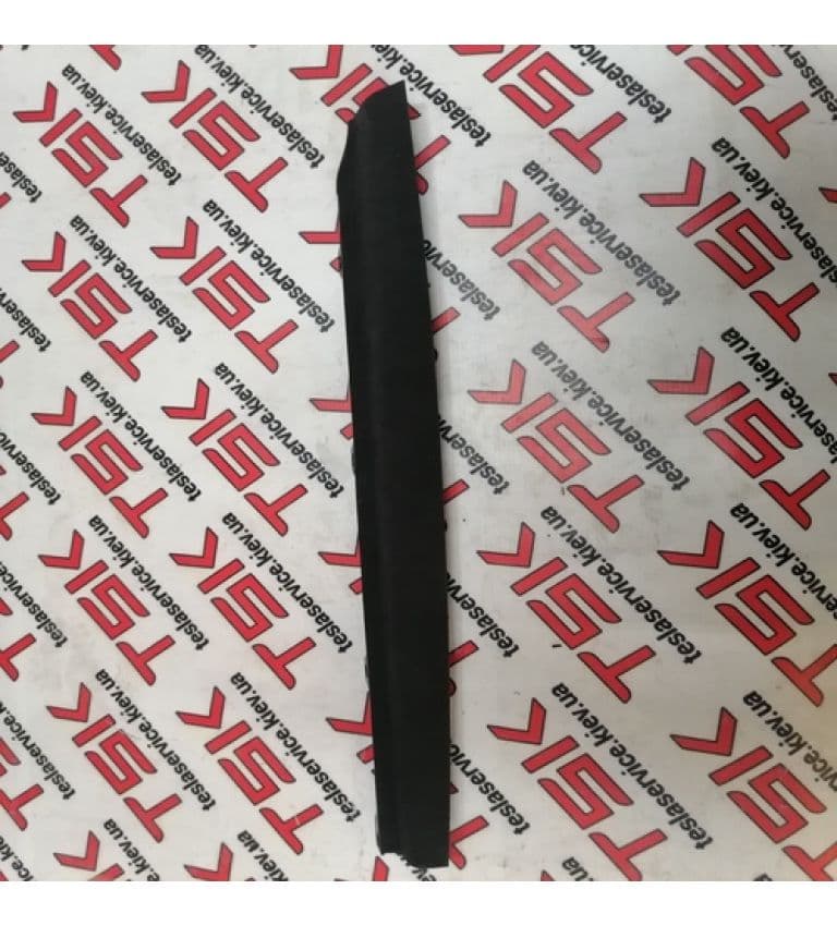 Облицовка двери задней левой средняя ULTRASUEDE BLK, Tesla Model X (OEM 1051547-06-C)