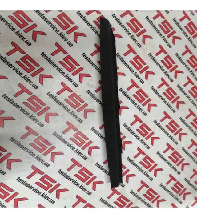Облицовка задней двери BLK, Tesla Model X (OEM 1051556-06-C)