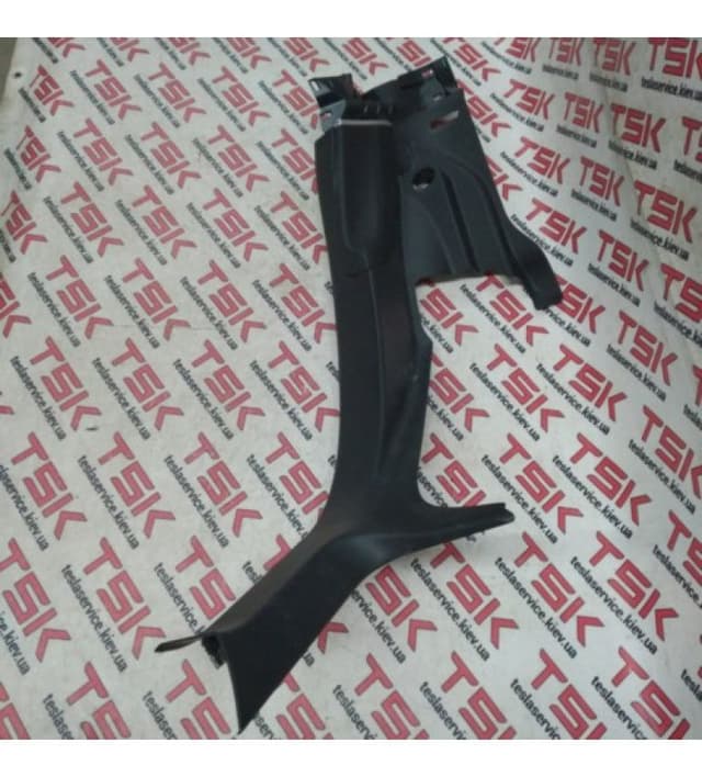 Облицовка стойки C нижняя правая LTHR BLK {MS_MSR}, Tesla Model S (OEM 1051769-02-C)