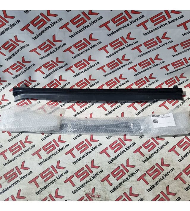Кронштейн крепления панели наружной крыши левый, Tesla Model X (OEM 1054829-99-F)