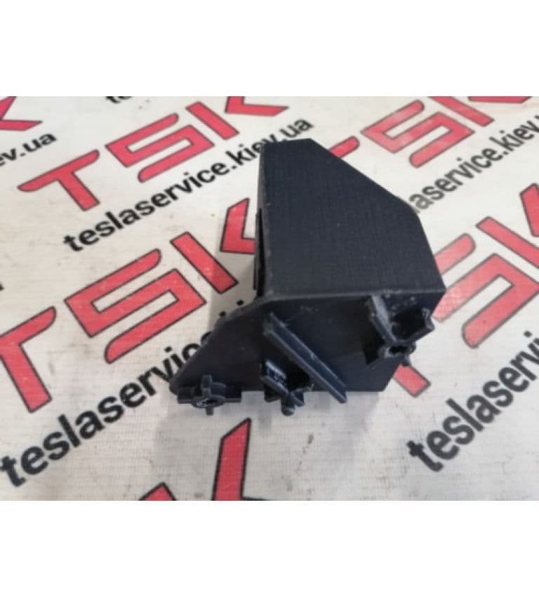 Направляющая фары правой, пластик 4WD, Tesla Model S (OEM 1055538-00-A)