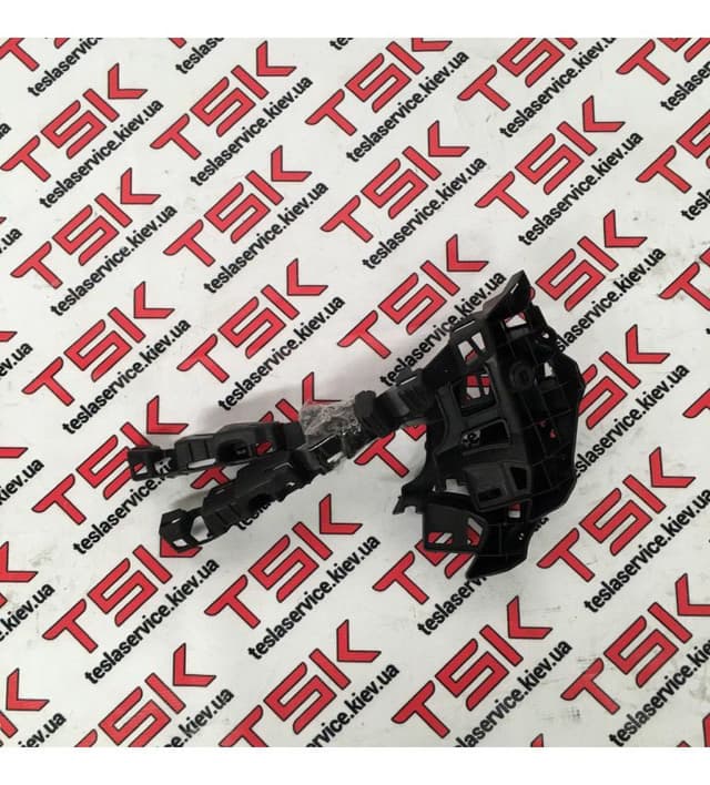 Кронштейн В-стойки верхний правый, Tesla Model X (OEM 1056081-00-E)