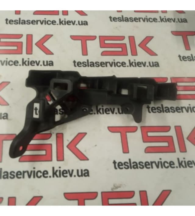 Кронштейн стойки С левой задней двери, Tesla Model X (OEM 1056083-00-C)