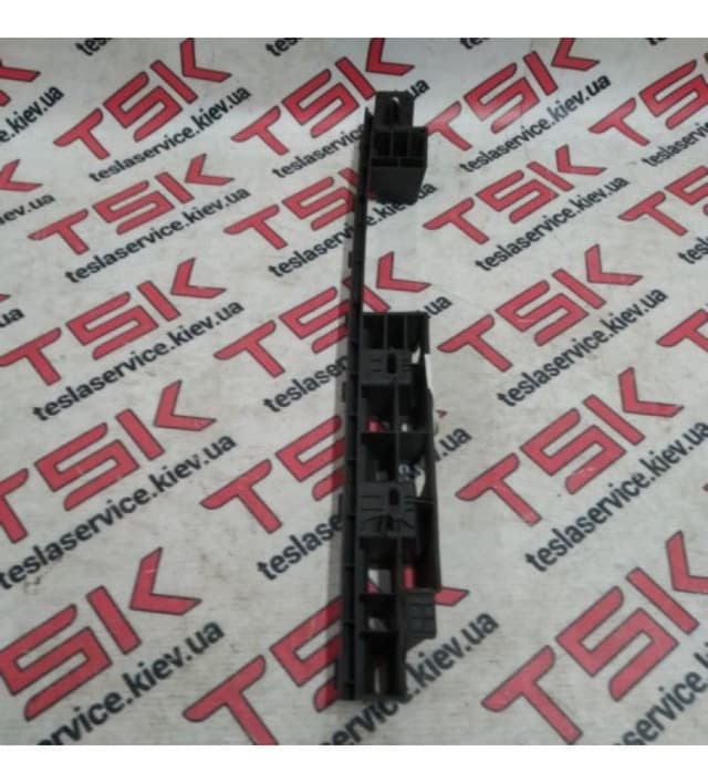 Кронштейн порога задней левой двери, нижний, Tesla Model X (OEM 1056095-00-B)