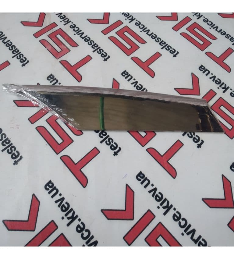 Накладка люверса верхняя правая хром, Tesla Model S (OEM 1056380-00-C)