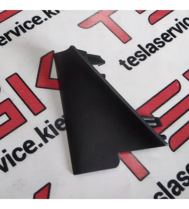 Накладка диффузора радиатора правая, Tesla Model S (OEM 1057850-00-C)