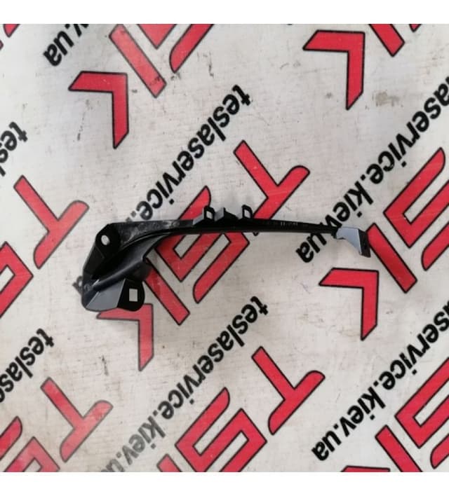 Графит пластика ремня 2-го ряда, левая сторона, Tesla Model S (OEM 1058211-01-B)