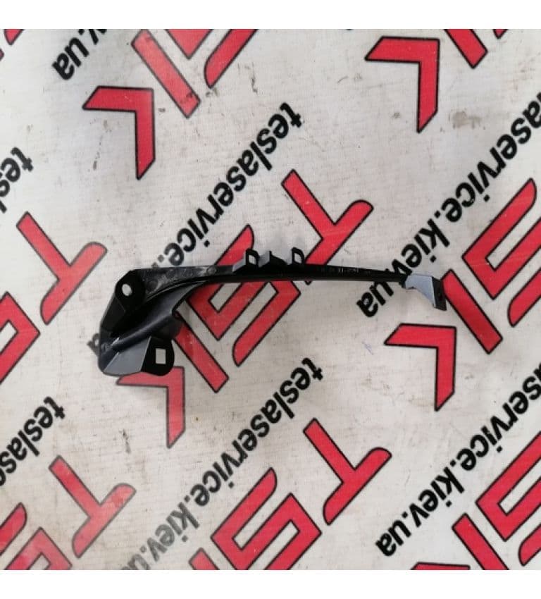 Графит пластика ремня 2-го ряда, левая сторона, Tesla Model S (OEM 1058211-01-B)