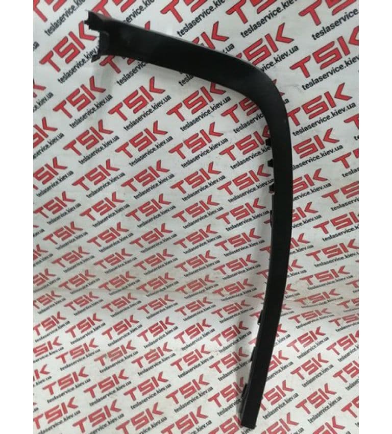 Накладка дверного проёма заднего правого, передняя MX, Tesla Model X (OEM 1060083-00-H)