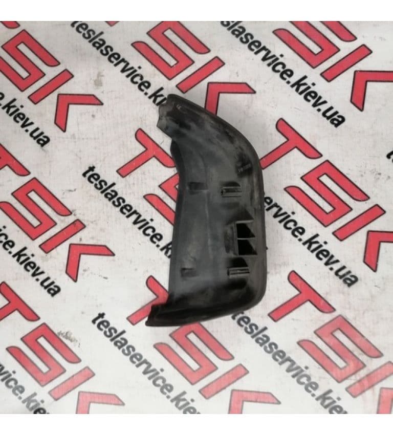 Крышка гнезда активного спойлера, левая, Tesla Model X (OEM 1060446-00-A)