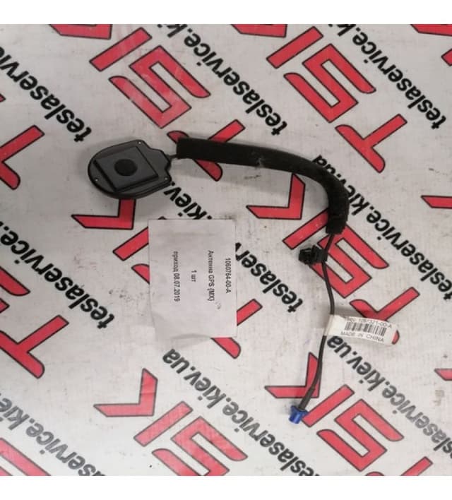 Антенна GPS, Tesla Model X (OEM 1060764-00-A)
