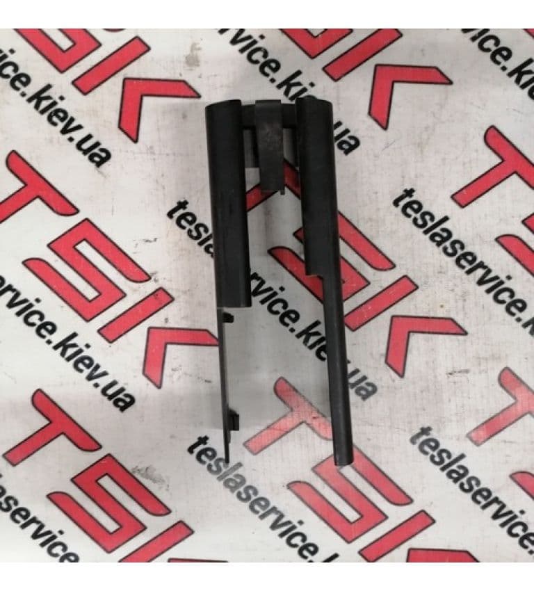 Салазка задняя сидения пассажира, Tesla Model X (OEM 1061613-00-D)