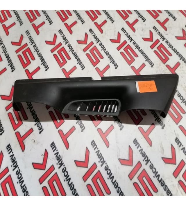 Облицовка салазки сидения водителя, Tesla Model X (OEM 1061629-00-B)