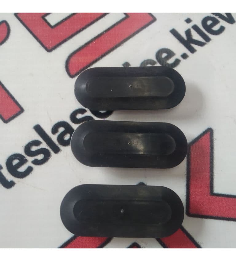 Гнездо отвода воды с крышки багажника {MS_MSR_MX}, Tesla Model S (OEM 1061808-00-B)