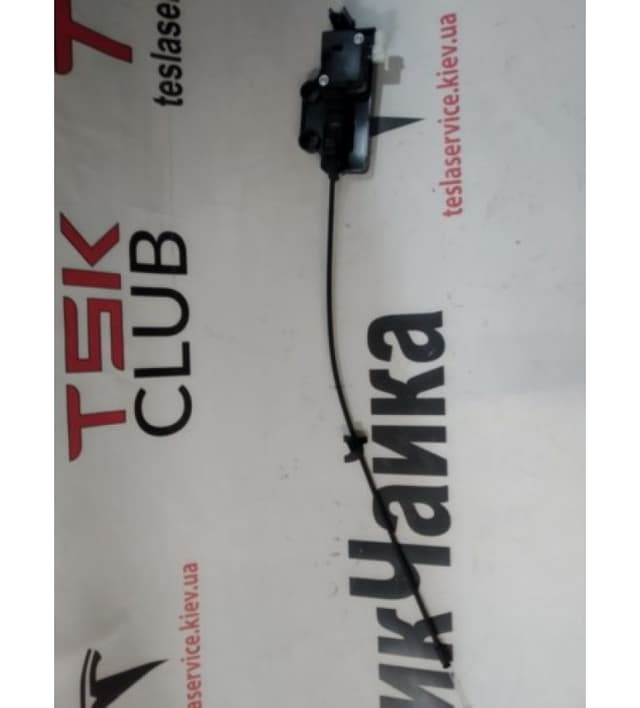Привод замок капота правый, Tesla Model X (OEM 1061814-00-E)