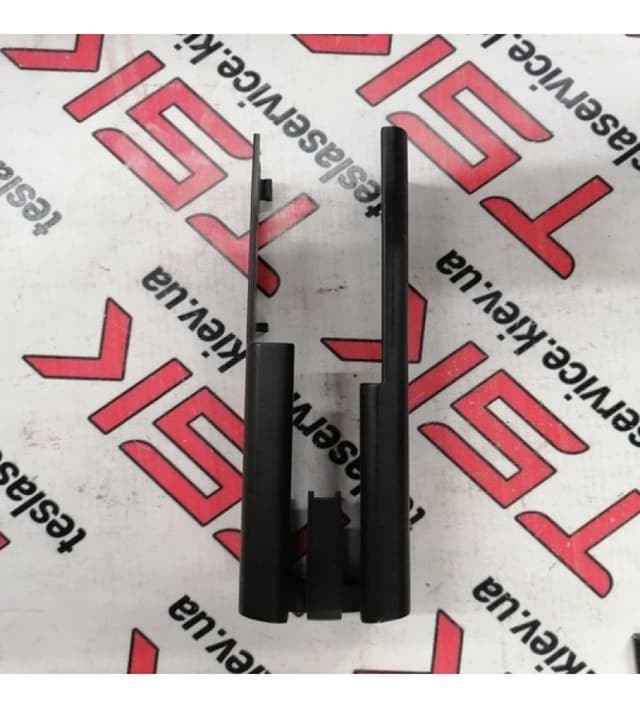 Облицовка салазок сидения пеассажира, Tesla Model X (OEM 1062358-00-B)