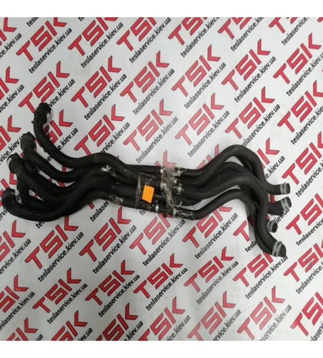 Трубки, Tesla Model S (OEM 1065884-00-C)