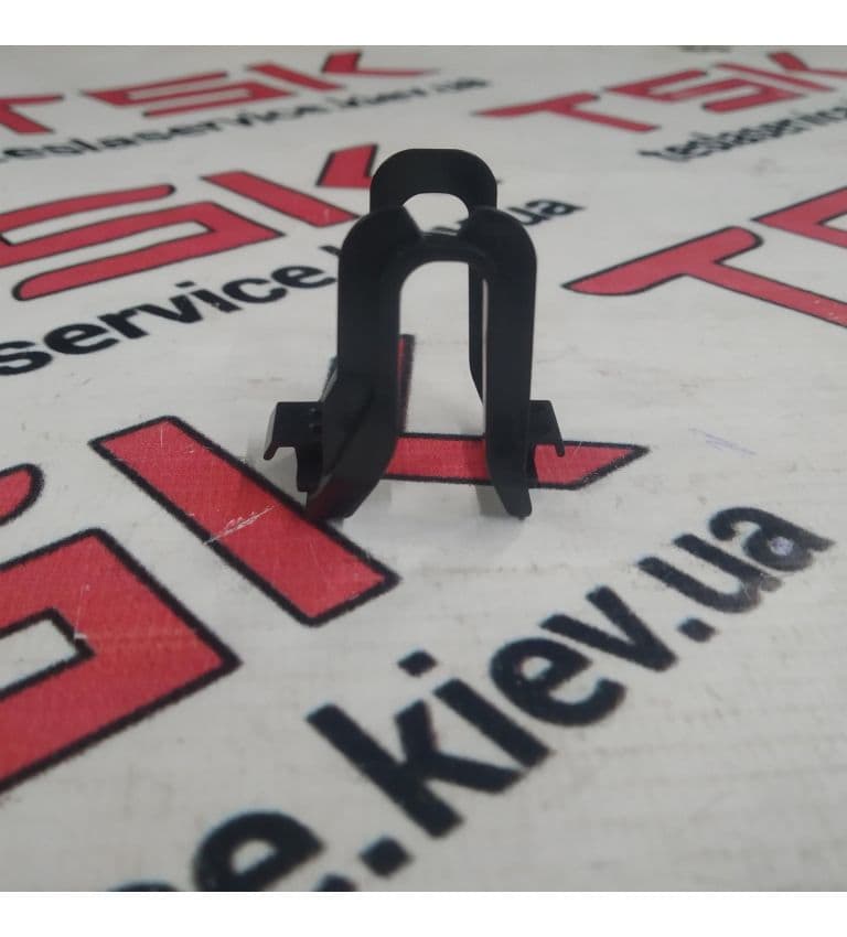 Нижняя направляющая замка двери, Tesla Model X (OEM 1066141-00-E)