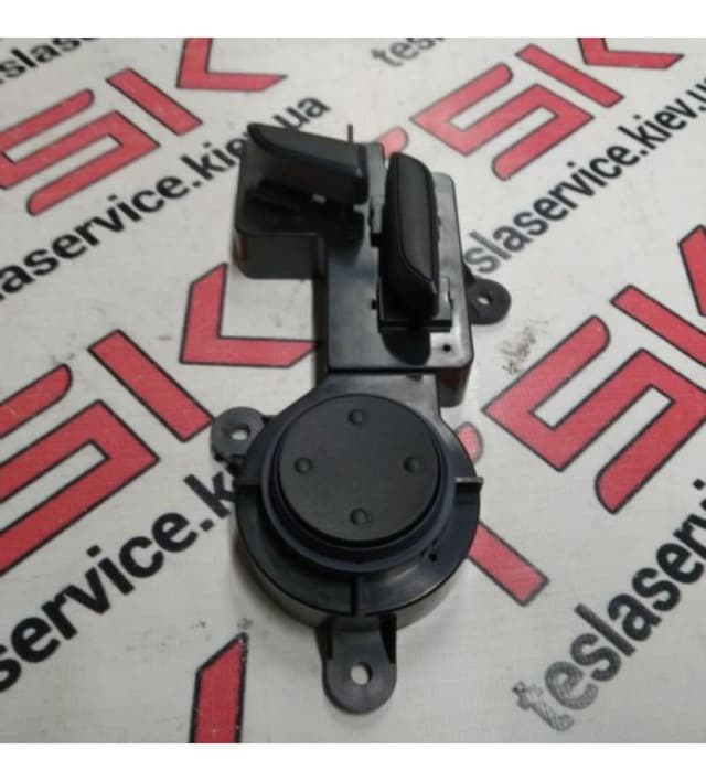 Блок переключателей управления сидением водителя {MX_MSR}, Tesla Model X (OEM 1067690-00-D)