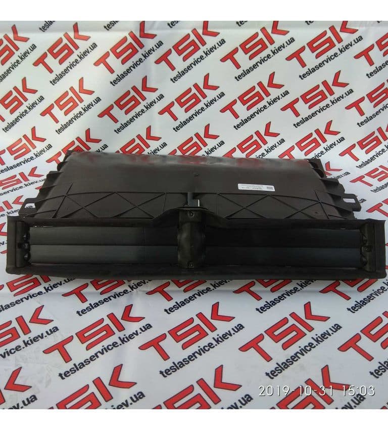 Корпус люверсы центральной (сборка), Tesla Model S (OEM 1076732-00-H)
