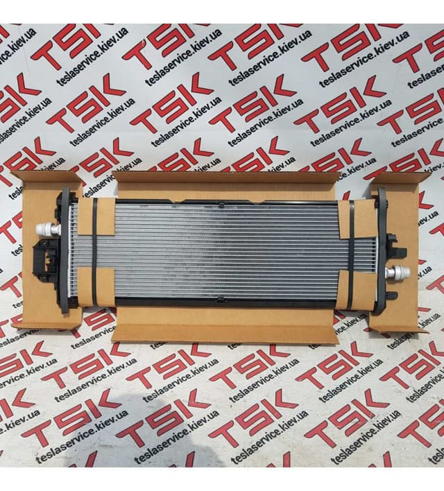 Радиатор охлаждения основной, Tesla Model S (OEM 1077082-00-C)