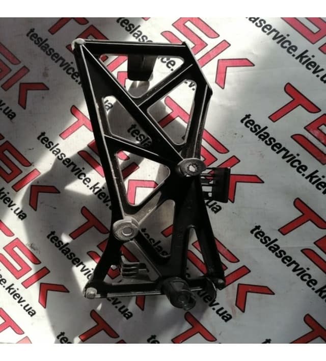 Кронштейн боди контроллера, Tesla Model X (OEM 1077423-00-B)
