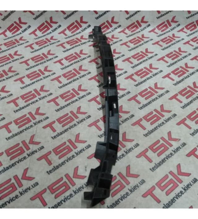 Направляющая облицовки проема правой двери, Tesla Model X (OEM 1079765-00-C)