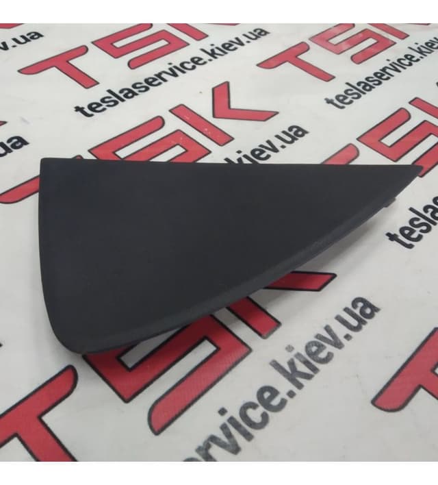 Накладка боковая инструментальной панели правая, Tesla Model S (OEM 1083362-00-D)