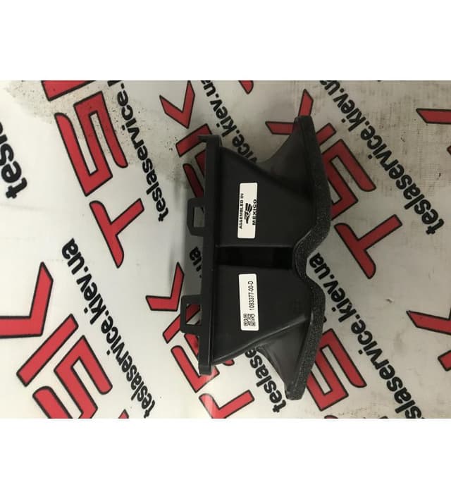 Тройник обдува инструментальной панели, Tesla Model S (OEM 1083377-00-D)