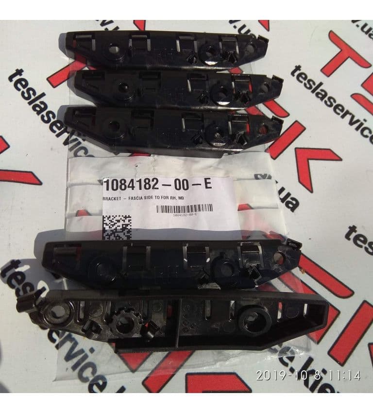 Кронштейн передний бампер/крыло правый, Tesla Model S (OEM 1084182-00-E)