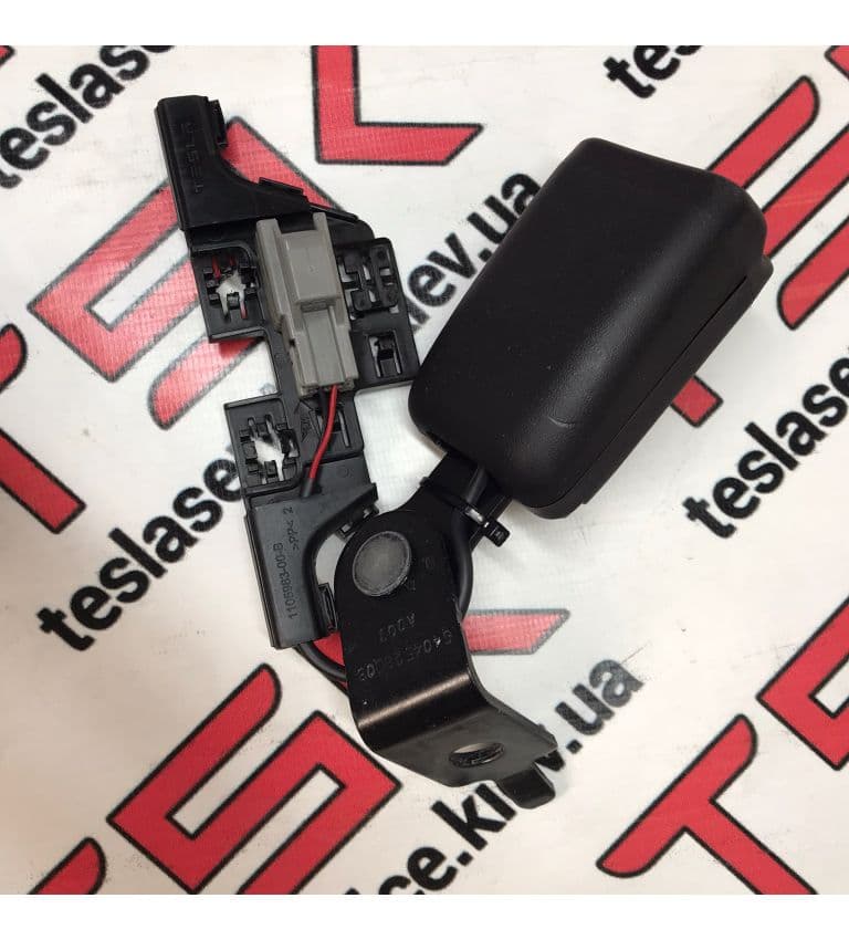 Замок ремня безопасности 2-го ряда левый (BLK)M3, Tesla Model S (OEM 1085939-01-E)