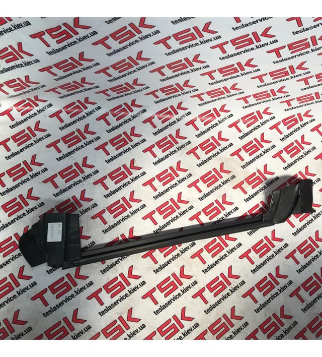 Уплотнитель внутренний стекла двери задней правой, Tesla Model S (OEM 1090504-00-F)