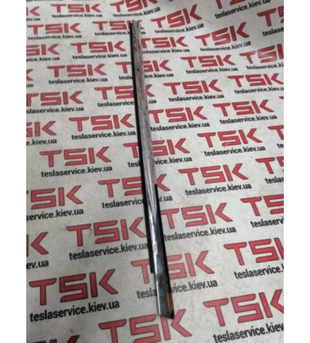 Молдинг двери передней левой (наружный, хром) {MS_MSR}, Tesla Model S (OEM 1095786-00-C)