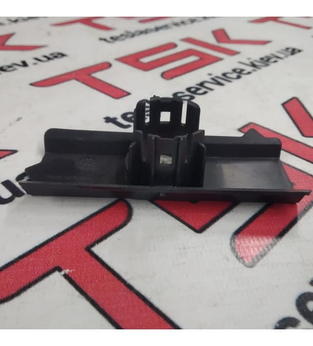 Кронштейн парктроника S4, Tesla Model X (OEM 1097467-00-A)