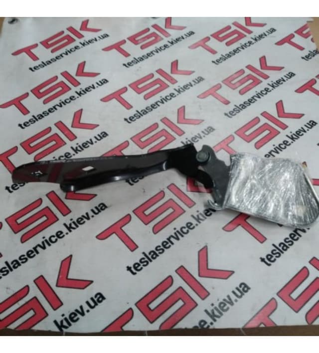 Петля капота правая, Tesla Model S (OEM 1098793-00-D)